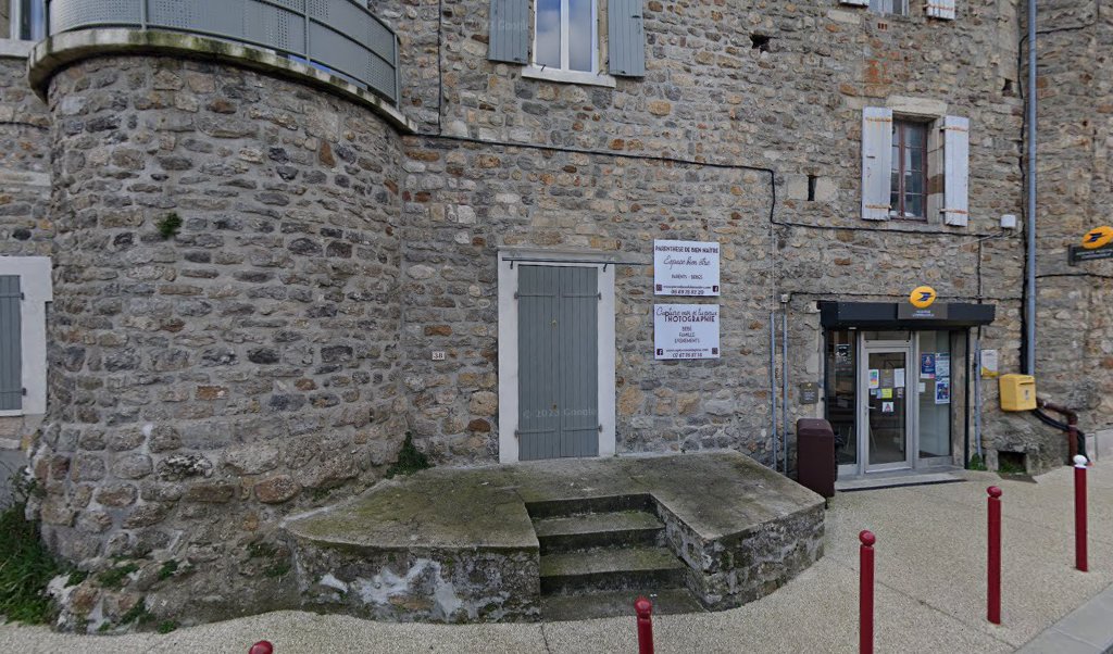 Retrouvez toutes les informations de contacts et horaires d&rsquo;ouverture pour La Poste Agence Communale LACHAPELLE SOUS AUBENAS Mairie situé à Lachapelle sous aubenas dans le département Ardèche (07). Pour effectuer envoyer vos colis (colissimo, chronopost, suivi colis), une gestion bancaire [&hellip;]