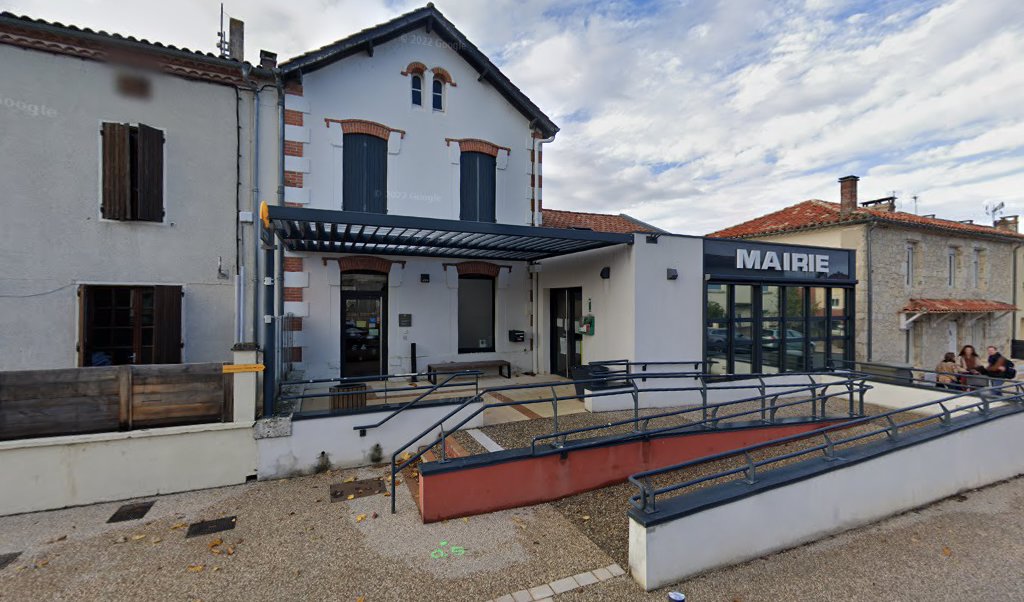 Retrouvez toutes les informations de contacts et horaires d&rsquo;ouverture pour La Poste Agence Communale LA CROIX BLANCHE Mairie situé à La croix blanche dans le département Lot-et-Garonne (47). Pour effectuer envoyer vos colis (colissimo, chronopost, suivi colis), une gestion bancaire [&hellip;]