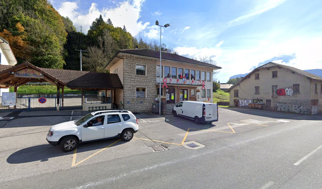 Retrouvez toutes les informations de contacts et horaires d&rsquo;ouverture pour La Poste Agence Communale CHATILLON SUR CLUSES Mairie situé à Chatillon sur cluses dans le département Haute-Savoie (74). Pour effectuer envoyer vos colis (colissimo, chronopost, suivi colis), une gestion bancaire [&hellip;]