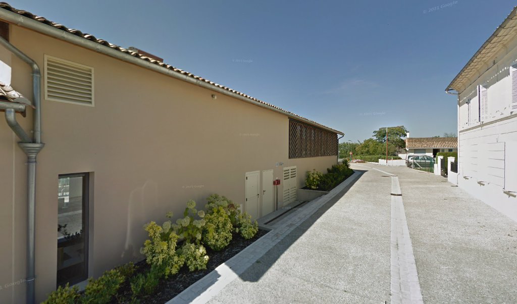 Retrouvez toutes les informations de contacts et horaires d&rsquo;ouverture pour La Poste Agence Communale LAPOUYADE Mairie situé à Lapouyade dans le département Gironde (33). Pour effectuer envoyer vos colis (colissimo, chronopost, suivi colis), une gestion bancaire (banque postal, French Bank), [&hellip;]