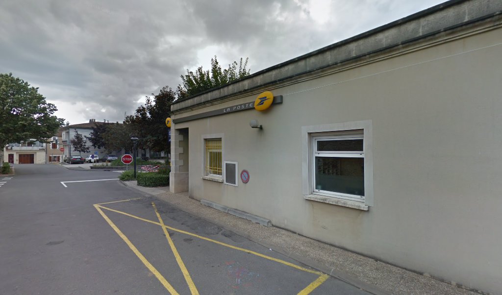 Retrouvez toutes les informations de contacts et horaires d&rsquo;ouverture pour La Poste RUFFEC situé à Ruffec dans le département Charente (16). Pour effectuer envoyer vos colis (colissimo, chronopost, suivi colis), une gestion bancaire (banque postal, French Bank), votre courrier (suivi [&hellip;]