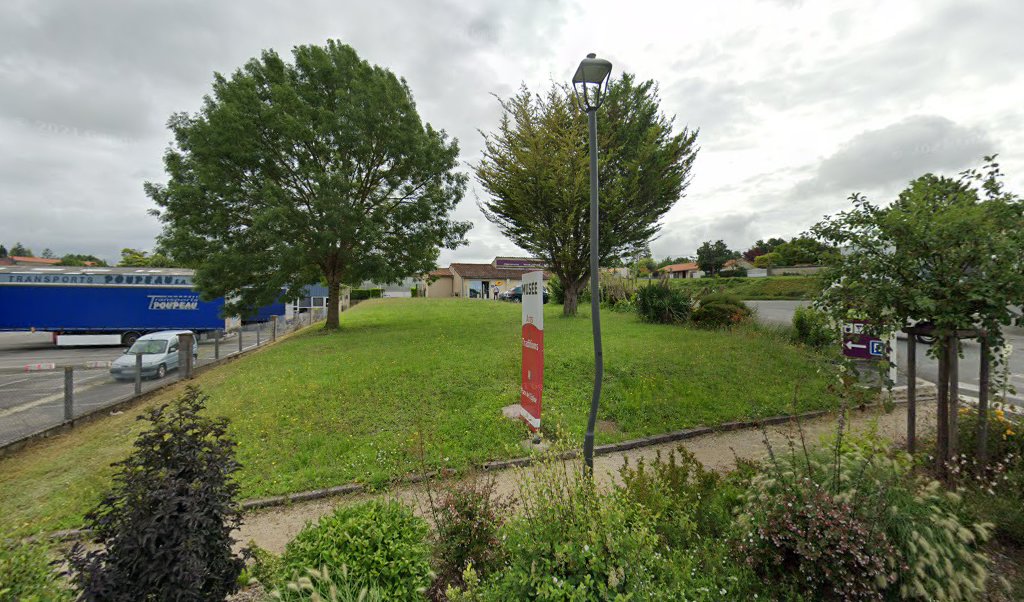 Retrouvez toutes les informations de contacts et horaires d&rsquo;ouverture pour La Poste Agence Communale SALLES D ANGLES Mairie situé à Salles d angles dans le département Charente (16). Pour effectuer envoyer vos colis (colissimo, chronopost, suivi colis), une gestion bancaire [&hellip;]