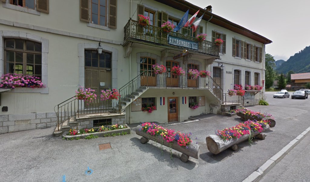 Retrouvez toutes les informations de contacts et horaires d&rsquo;ouverture pour La Poste Agence Communale ENTREMONT Mairie situé à Entremont dans le département Haute-Savoie (74). Pour effectuer envoyer vos colis (colissimo, chronopost, suivi colis), une gestion bancaire (banque postal, French Bank), [&hellip;]