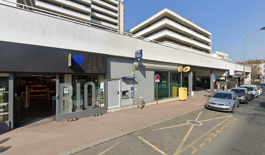 Retrouvez toutes les informations de contacts et horaires d&rsquo;ouverture pour La Poste SEVRES situé à Sevres dans le département Hauts-de-Seine (92). Pour effectuer envoyer vos colis (colissimo, chronopost, suivi colis), une gestion bancaire (banque postal, French Bank), votre courrier (suivi [&hellip;]