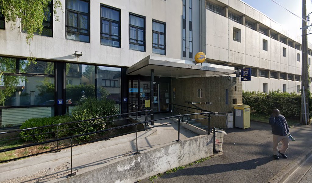 Retrouvez toutes les informations de contacts et horaires d&rsquo;ouverture pour La Poste GOUSSAINVILLE situé à Goussainville dans le département Val-D&rsquo;Oise (95). Pour effectuer envoyer vos colis (colissimo, chronopost, suivi colis), une gestion bancaire (banque postal, French Bank), votre courrier (suivi [&hellip;]