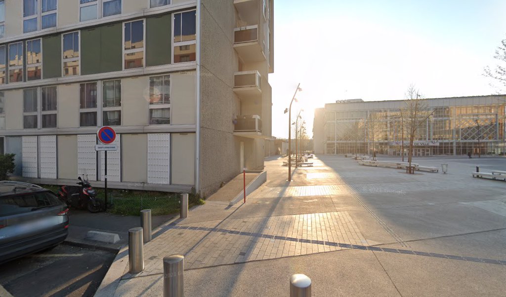 Retrouvez toutes les informations de contacts et horaires d&rsquo;ouverture pour La Poste GARGES LES GONESSE situé à Garges les gonesse dans le département Val-D&rsquo;Oise (95). Pour effectuer envoyer vos colis (colissimo, chronopost, suivi colis), une gestion bancaire (banque postal, French [&hellip;]