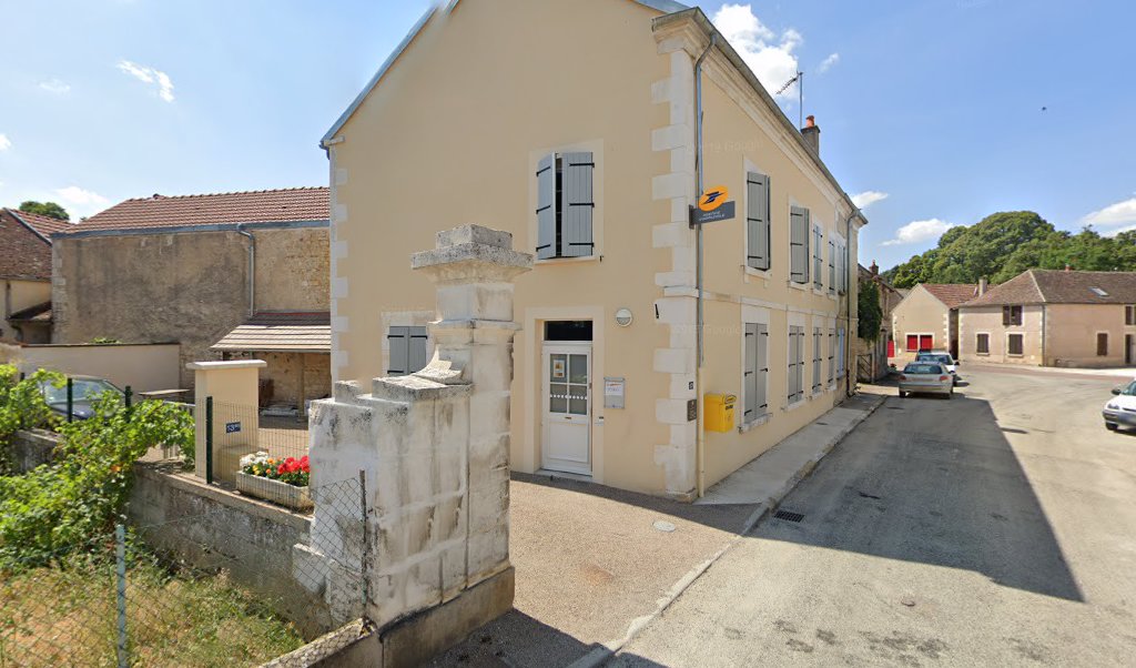 Retrouvez toutes les informations de contacts et horaires d&rsquo;ouverture pour La Poste Agence Communale GY L EVEQUE Mairie situé à Gy l eveque dans le département Yonne (89). Pour effectuer envoyer vos colis (colissimo, chronopost, suivi colis), une gestion bancaire [&hellip;]
