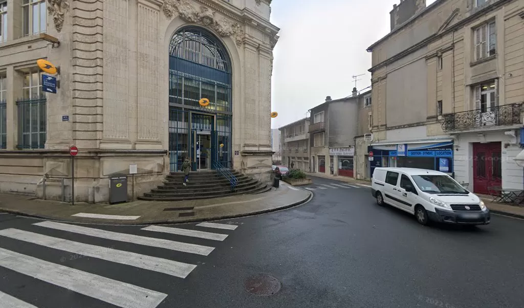 Retrouvez toutes les informations de contacts et horaires d&rsquo;ouverture pour La Poste POITIERS HOTEL DE VILLE situé à Poitiers dans le département Vienne (86). Pour effectuer envoyer vos colis (colissimo, chronopost, suivi colis), une gestion bancaire (banque postal, French Bank), [&hellip;]