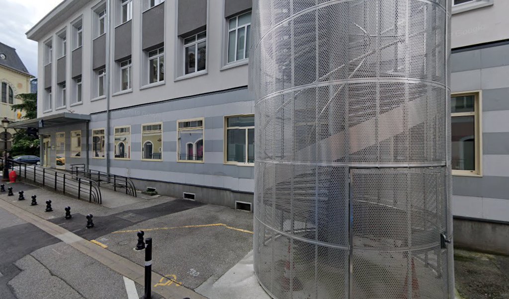 Retrouvez toutes les informations de contacts et horaires d&rsquo;ouverture pour La Poste ALBERTVILLE situé à Albertville dans le département Savoie (73). Pour effectuer envoyer vos colis (colissimo, chronopost, suivi colis), une gestion bancaire (banque postal, French Bank), votre courrier (suivi [&hellip;]