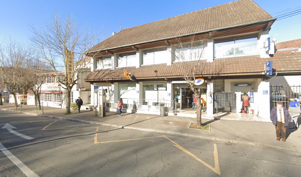 Retrouvez toutes les informations de contacts et horaires d&rsquo;ouverture pour La Poste MEULAN PRINCIPAL situé à Meulan dans le département Yvelines (78). Pour effectuer envoyer vos colis (colissimo, chronopost, suivi colis), une gestion bancaire (banque postal, French Bank), votre courrier [&hellip;]