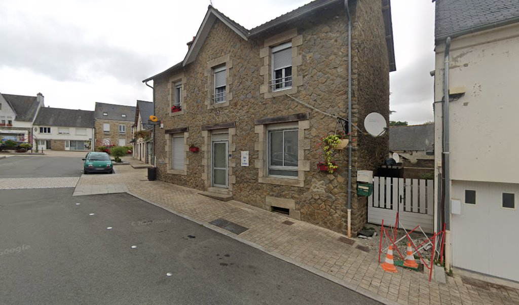 Retrouvez toutes les informations de contacts et horaires d&rsquo;ouverture pour La Poste Agence Communale ST CARADEC Mairie situé à St caradec dans le département Côtes d&rsquo;Armor (22). Pour effectuer envoyer vos colis (colissimo, chronopost, suivi colis), une gestion bancaire (banque [&hellip;]