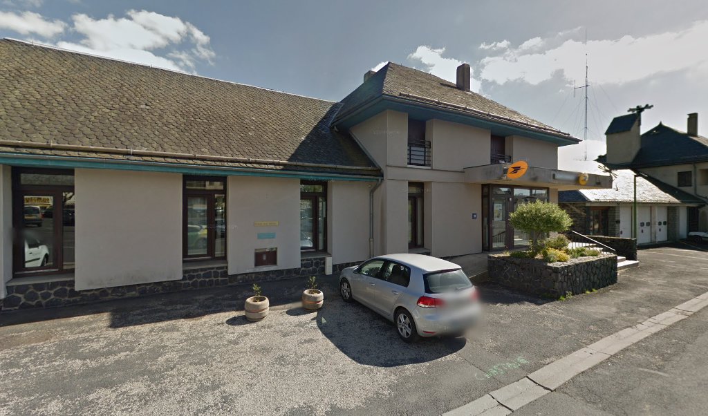 Retrouvez toutes les informations de contacts et horaires d&rsquo;ouverture pour La Poste LAGUIOLE situé à Laguiole dans le département Aveyron (12). Pour effectuer envoyer vos colis (colissimo, chronopost, suivi colis), une gestion bancaire (banque postal, French Bank), votre courrier (suivi [&hellip;]