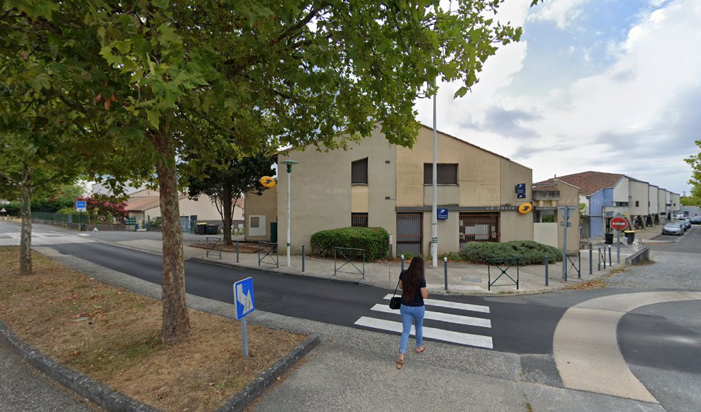 Retrouvez toutes les informations de contacts et horaires d&rsquo;ouverture pour La Poste SAINT YRIEIX SUR CHARENTE situé à St yrieix sur charente dans le département Charente (16). Pour effectuer envoyer vos colis (colissimo, chronopost, suivi colis), une gestion bancaire (banque [&hellip;]