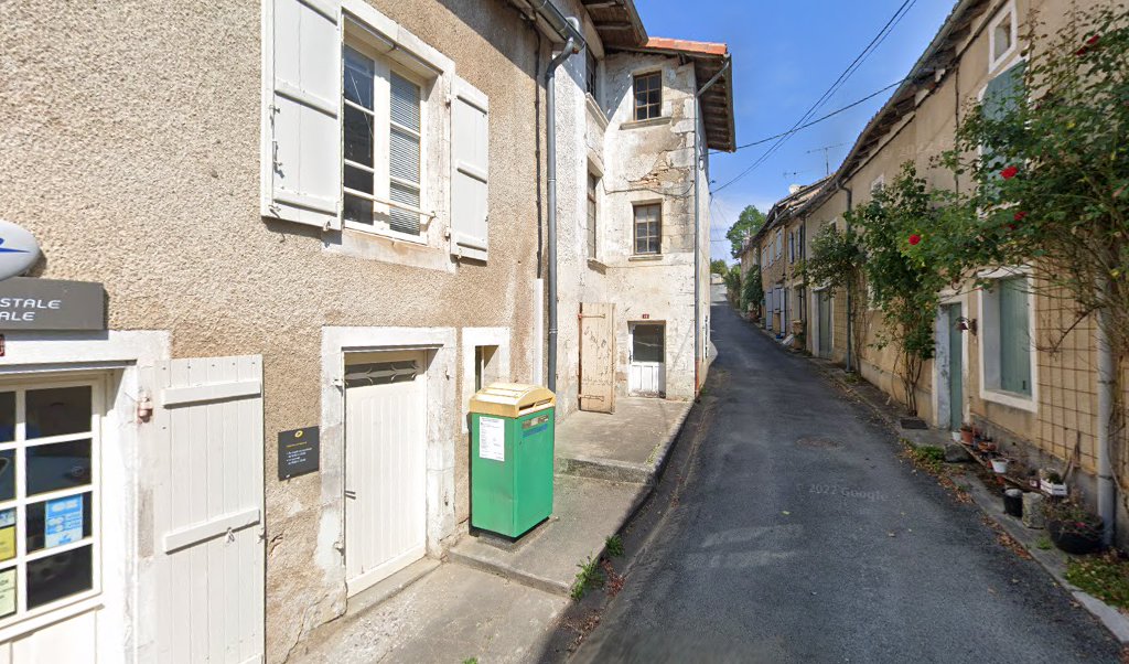 Retrouvez toutes les informations de contacts et horaires d&rsquo;ouverture pour La Poste Agence Communale VARAIGNES Mairie situé à Varaignes dans le département Dordogne (24). Pour effectuer envoyer vos colis (colissimo, chronopost, suivi colis), une gestion bancaire (banque postal, French Bank), [&hellip;]