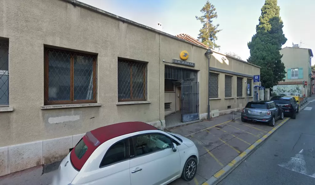 Retrouvez toutes les informations de contacts et horaires d&rsquo;ouverture pour La Poste CASSIS situé à Cassis dans le département Bouches-du-Rhône (13). Pour effectuer envoyer vos colis (colissimo, chronopost, suivi colis), une gestion bancaire (banque postal, French Bank), votre courrier (suivi [&hellip;]