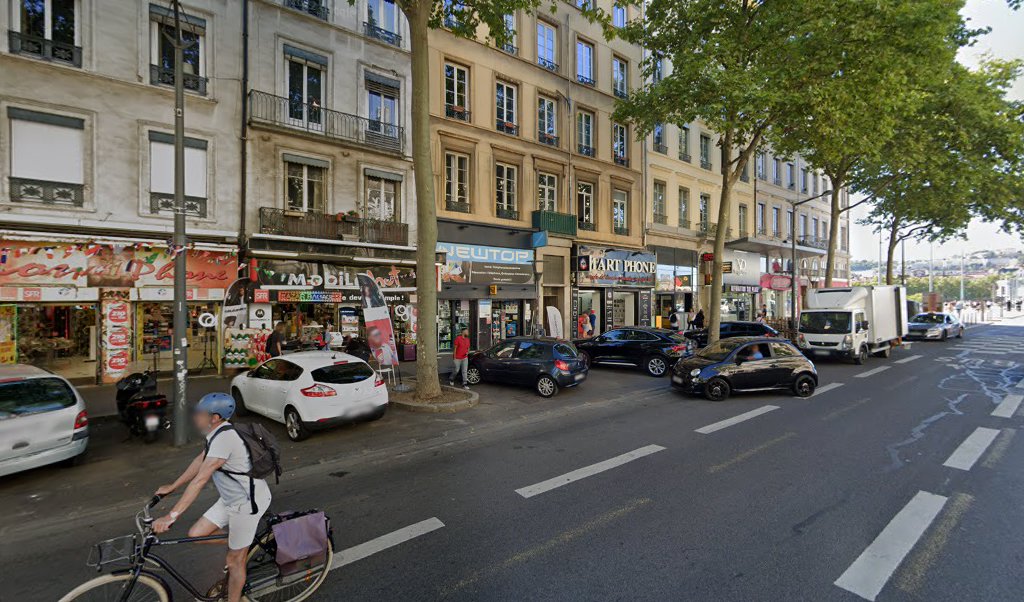Retrouvez toutes les informations de contacts et horaires d&rsquo;ouverture pour Relais Pickup NEWTOP situé à Lyon dans le département Rhône (69). Pour effectuer envoyer vos colis (colissimo, chronopost, suivi colis), une gestion bancaire (banque postal, French Bank), votre courrier (suivi [&hellip;]