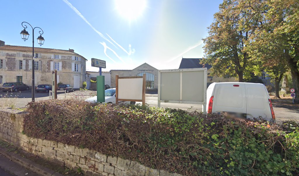 Retrouvez toutes les informations de contacts et horaires d&rsquo;ouverture pour La Poste Agence Communale TAILLEBOURG Mairie situé à Taillebourg dans le département Charente-Maritime (17). Pour effectuer envoyer vos colis (colissimo, chronopost, suivi colis), une gestion bancaire (banque postal, French Bank), [&hellip;]