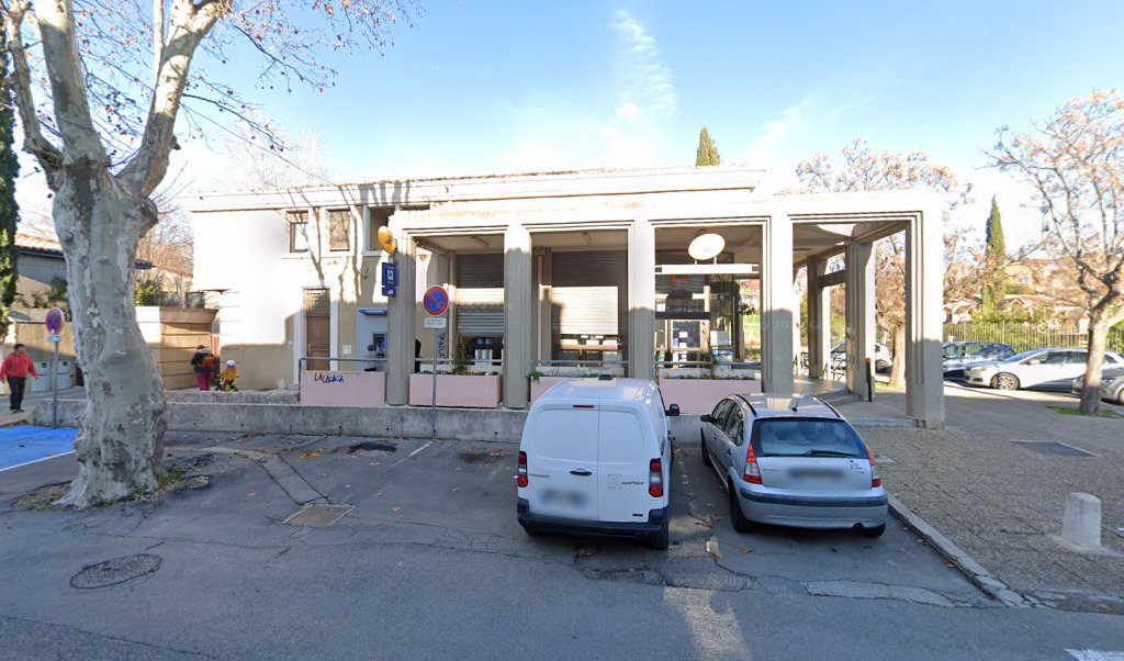 Retrouvez toutes les informations de contacts et horaires d&rsquo;ouverture pour La Poste LAMBESC situé à Lambesc dans le département Bouches-du-Rhône (13). Pour effectuer envoyer vos colis (colissimo, chronopost, suivi colis), une gestion bancaire (banque postal, French Bank), votre courrier (suivi [&hellip;]
