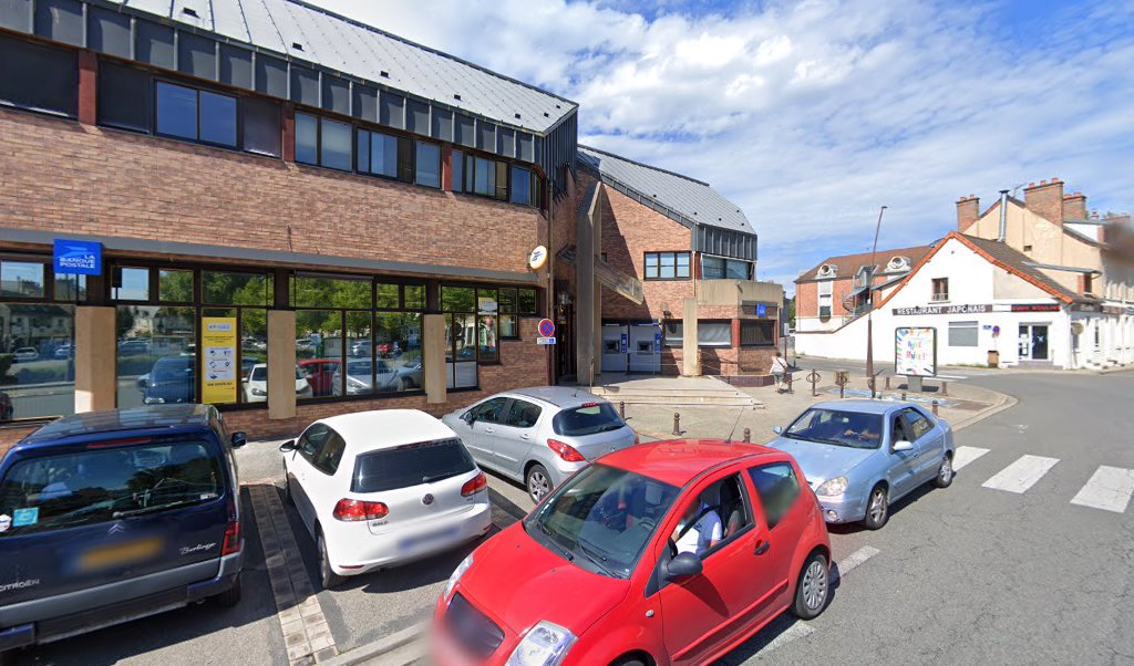 Retrouvez toutes les informations de contacts et horaires d&rsquo;ouverture pour La Poste MOULINS LES MARINIERS situé à Moulins dans le département Allier (03). Pour effectuer envoyer vos colis (colissimo, chronopost, suivi colis), une gestion bancaire (banque postal, French Bank), votre [&hellip;]