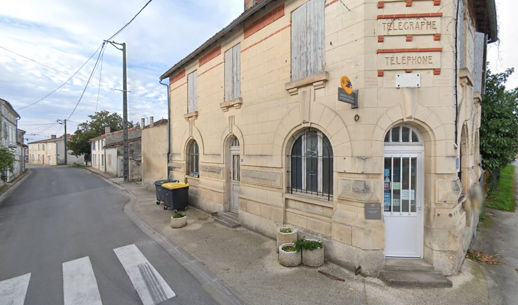 Retrouvez toutes les informations de contacts et horaires d&rsquo;ouverture pour La Poste Agence Communale AUMAGNE Mairie situé à Aumagne dans le département Charente-Maritime (17). Pour effectuer envoyer vos colis (colissimo, chronopost, suivi colis), une gestion bancaire (banque postal, French Bank), [&hellip;]