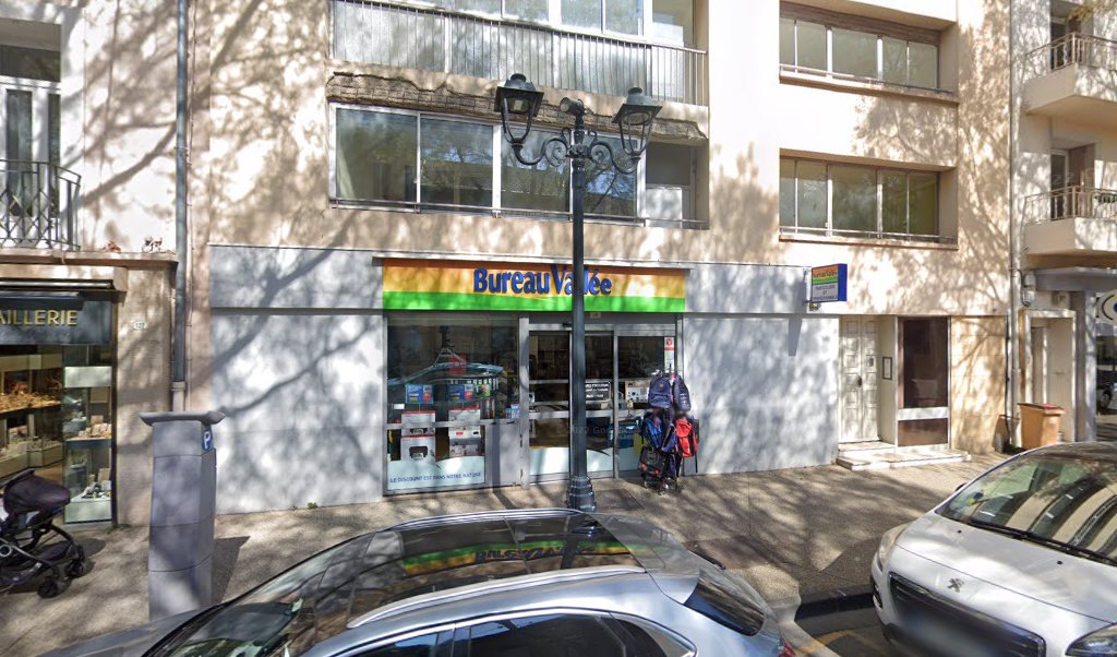 Retrouvez toutes les informations de contacts et horaires d&rsquo;ouverture pour Relais Pickup BUREAU VALLEE situé à Cavaillon dans le département Vaucluse (84). Pour effectuer envoyer vos colis (colissimo, chronopost, suivi colis), une gestion bancaire (banque postal, French Bank), votre courrier [&hellip;]