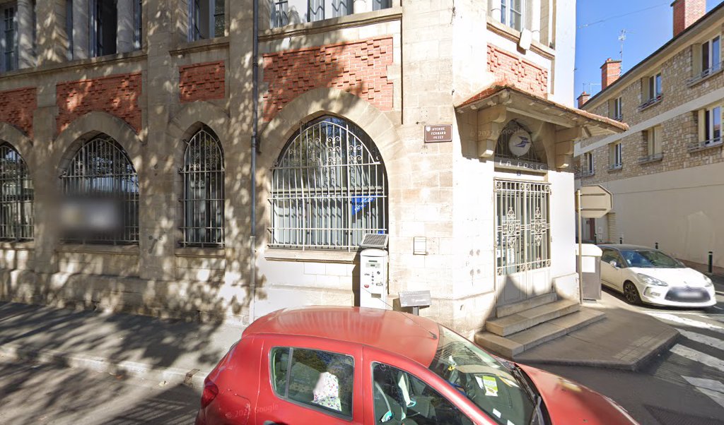 Retrouvez toutes les informations de contacts et horaires d&rsquo;ouverture pour La Poste FIGEAC situé à Figeac dans le département Lot (46). Pour effectuer envoyer vos colis (colissimo, chronopost, suivi colis), une gestion bancaire (banque postal, French Bank), votre courrier (suivi [&hellip;]
