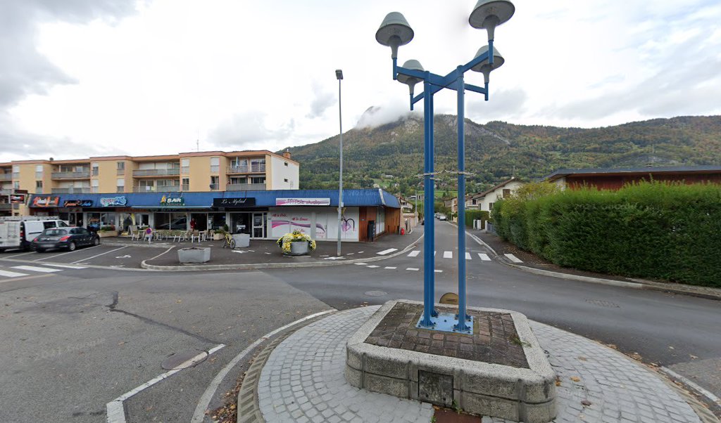 Retrouvez toutes les informations de contacts et horaires d&rsquo;ouverture pour Relais Pickup NAKO MARKET situé à Thyez dans le département Haute-Savoie (74). Pour effectuer envoyer vos colis (colissimo, chronopost, suivi colis), une gestion bancaire (banque postal, French Bank), votre courrier [&hellip;]