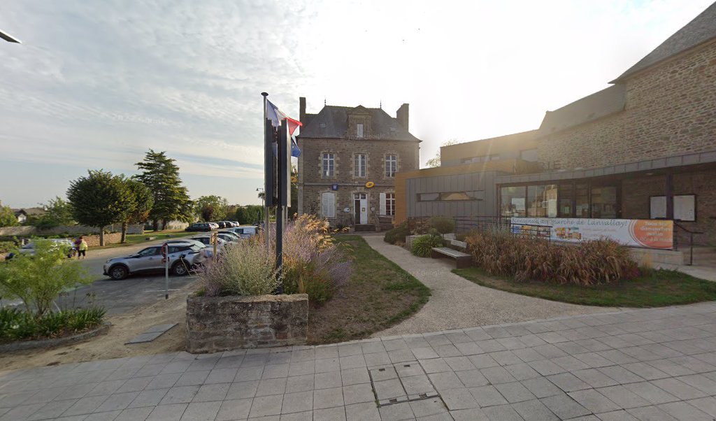 Retrouvez toutes les informations de contacts et horaires d&rsquo;ouverture pour La Poste LANVALLAY situé à Lanvallay dans le département Côtes d&rsquo;Armor (22). Pour effectuer envoyer vos colis (colissimo, chronopost, suivi colis), une gestion bancaire (banque postal, French Bank), votre courrier [&hellip;]