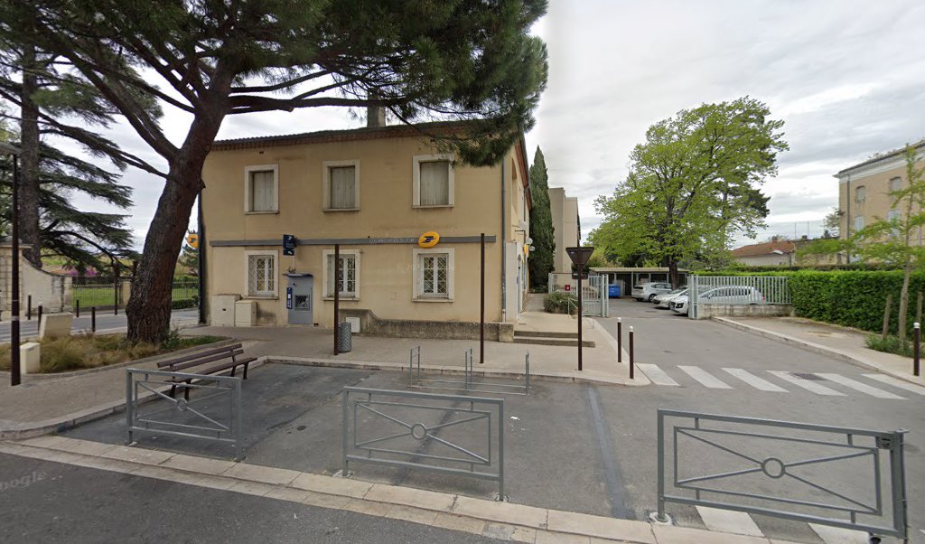 Retrouvez toutes les informations de contacts et horaires d&rsquo;ouverture pour La Poste MONTFAVET situé à Avignon dans le département Vaucluse (84). Pour effectuer envoyer vos colis (colissimo, chronopost, suivi colis), une gestion bancaire (banque postal, French Bank), votre courrier (suivi [&hellip;]