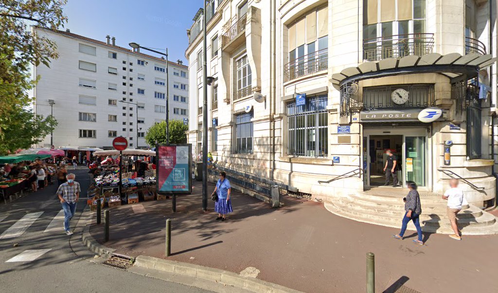 Retrouvez toutes les informations de contacts et horaires d&rsquo;ouverture pour La Poste PERIGUEUX THEATRE situé à Perigueux dans le département Dordogne (24). Pour effectuer envoyer vos colis (colissimo, chronopost, suivi colis), une gestion bancaire (banque postal, French Bank), votre courrier [&hellip;]