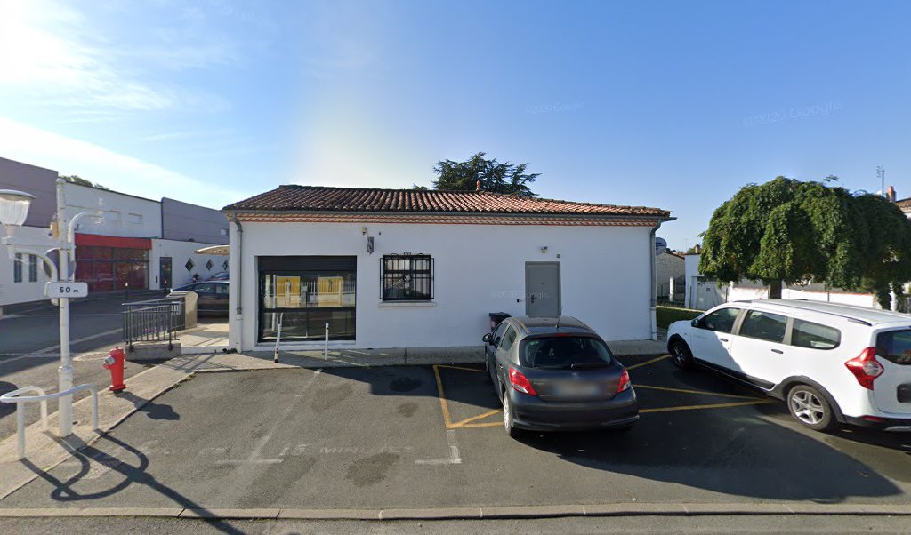 Retrouvez toutes les informations de contacts et horaires d&rsquo;ouverture pour La Poste MESCHERS SUR GIRONDE situé à Meschers sur gironde dans le département Charente-Maritime (17). Pour effectuer envoyer vos colis (colissimo, chronopost, suivi colis), une gestion bancaire (banque postal, French [&hellip;]