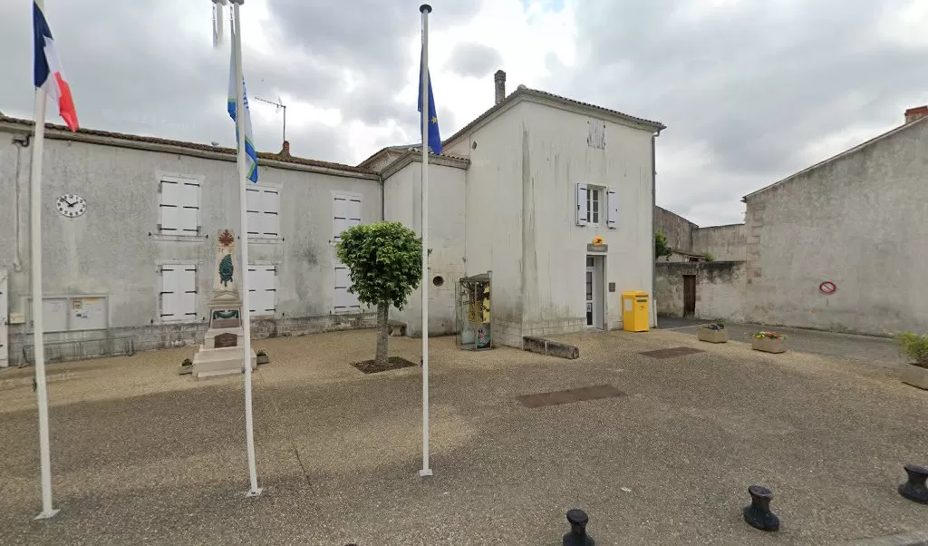 Retrouvez toutes les informations de contacts et horaires d&rsquo;ouverture pour La Poste Agence Communale PISANY Mairie situé à Pisany dans le département Charente-Maritime (17). Pour effectuer envoyer vos colis (colissimo, chronopost, suivi colis), une gestion bancaire (banque postal, French Bank), [&hellip;]