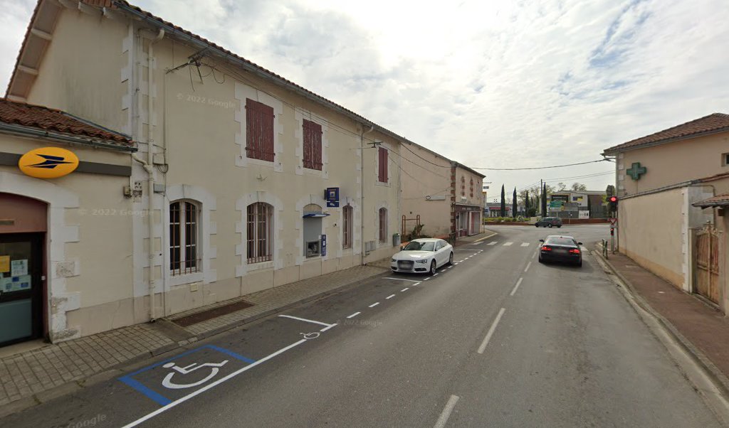 Retrouvez toutes les informations de contacts et horaires d&rsquo;ouverture pour La Poste ROUMAZIERES LOUBERT situé à Roumazieres loubert dans le département Charente (16). Pour effectuer envoyer vos colis (colissimo, chronopost, suivi colis), une gestion bancaire (banque postal, French Bank), votre [&hellip;]