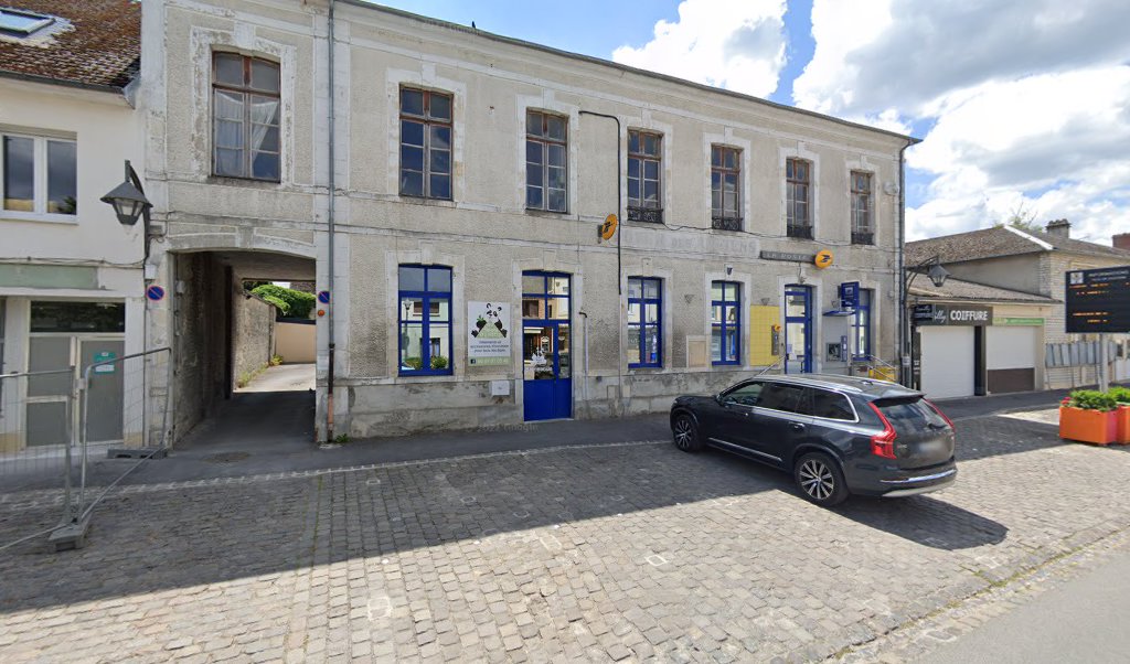 Retrouvez toutes les informations de contacts et horaires d&rsquo;ouverture pour La Poste SISSONNE situé à Sissonne dans le département Aisne (02). Pour effectuer envoyer vos colis (colissimo, chronopost, suivi colis), une gestion bancaire (banque postal, French Bank), votre courrier (suivi [&hellip;]