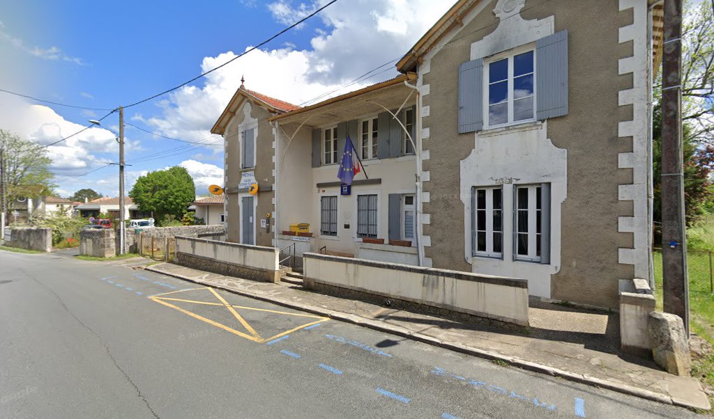 Retrouvez toutes les informations de contacts et horaires d&rsquo;ouverture pour La Poste PRECHAC situé à Prechac dans le département Gironde (33). Pour effectuer envoyer vos colis (colissimo, chronopost, suivi colis), une gestion bancaire (banque postal, French Bank), votre courrier (suivi [&hellip;]