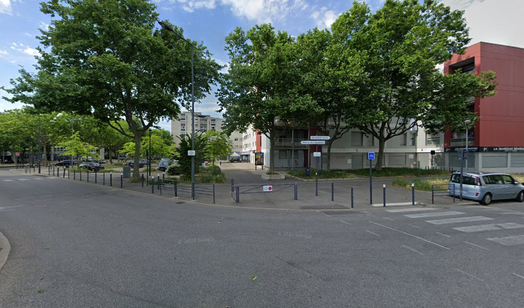 Retrouvez toutes les informations de contacts et horaires d&rsquo;ouverture pour La Poste VALENCE EUROPE situé à Valence dans le département Drôme (26). Pour effectuer envoyer vos colis (colissimo, chronopost, suivi colis), une gestion bancaire (banque postal, French Bank), votre courrier [&hellip;]