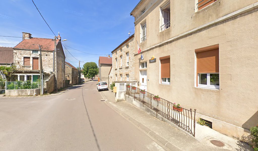 Retrouvez toutes les informations de contacts et horaires d&rsquo;ouverture pour La Poste Agence Communale SAVOISY Mairie situé à Savoisy dans le département Côte-d&rsquo;Or (21). Pour effectuer envoyer vos colis (colissimo, chronopost, suivi colis), une gestion bancaire (banque postal, French Bank), [&hellip;]