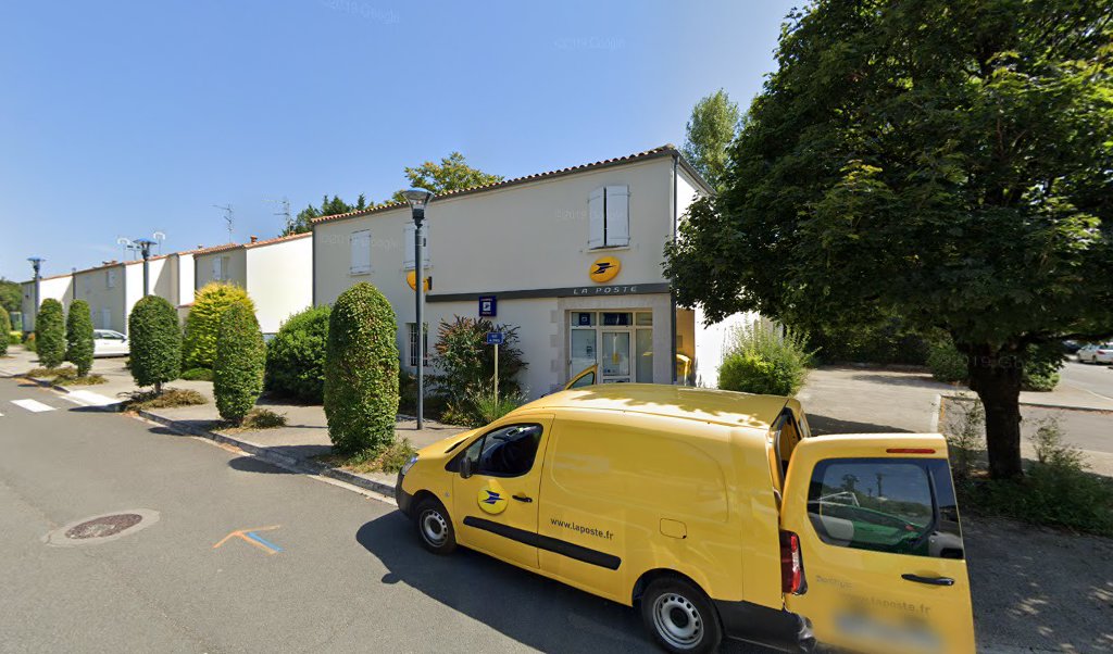 Retrouvez toutes les informations de contacts et horaires d&rsquo;ouverture pour La Poste MORNAC situé à Mornac dans le département Charente (16). Pour effectuer envoyer vos colis (colissimo, chronopost, suivi colis), une gestion bancaire (banque postal, French Bank), votre courrier (suivi [&hellip;]