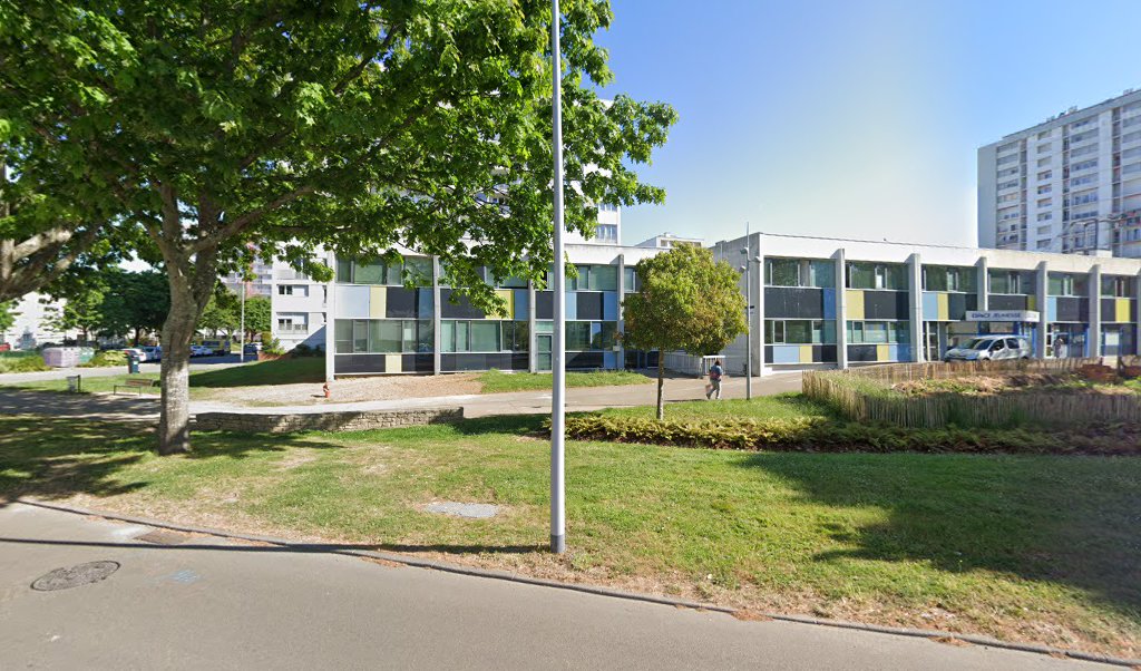 Retrouvez toutes les informations de contacts et horaires d&rsquo;ouverture pour La Poste LORIENT KERVENANEC situé à Lorient dans le département Morbihan (56). Pour effectuer envoyer vos colis (colissimo, chronopost, suivi colis), une gestion bancaire (banque postal, French Bank), votre courrier [&hellip;]