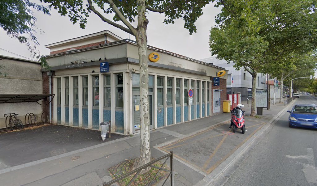 Retrouvez toutes les informations de contacts et horaires d&rsquo;ouverture pour La Poste LIVRY GARGAN SULLY situé à Livry gargan dans le département Seine-Saint-Denis (93). Pour effectuer envoyer vos colis (colissimo, chronopost, suivi colis), une gestion bancaire (banque postal, French Bank), [&hellip;]