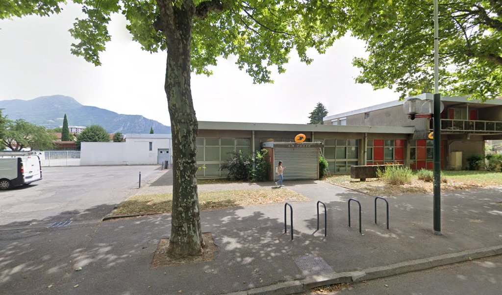 Retrouvez toutes les informations de contacts et horaires d&rsquo;ouverture pour La Poste FONTAINE RIVE GAUCHE situé à Fontaine dans le département Isère (38). Pour effectuer envoyer vos colis (colissimo, chronopost, suivi colis), une gestion bancaire (banque postal, French Bank), votre [&hellip;]