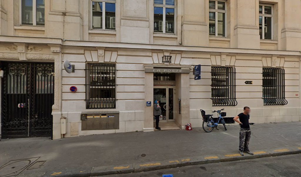 Retrouvez toutes les informations de contacts et horaires d&rsquo;ouverture pour La Poste PARIS TROCADERO situé à Paris dans le département Paris (75). Pour effectuer envoyer vos colis (colissimo, chronopost, suivi colis), une gestion bancaire (banque postal, French Bank), votre courrier [&hellip;]