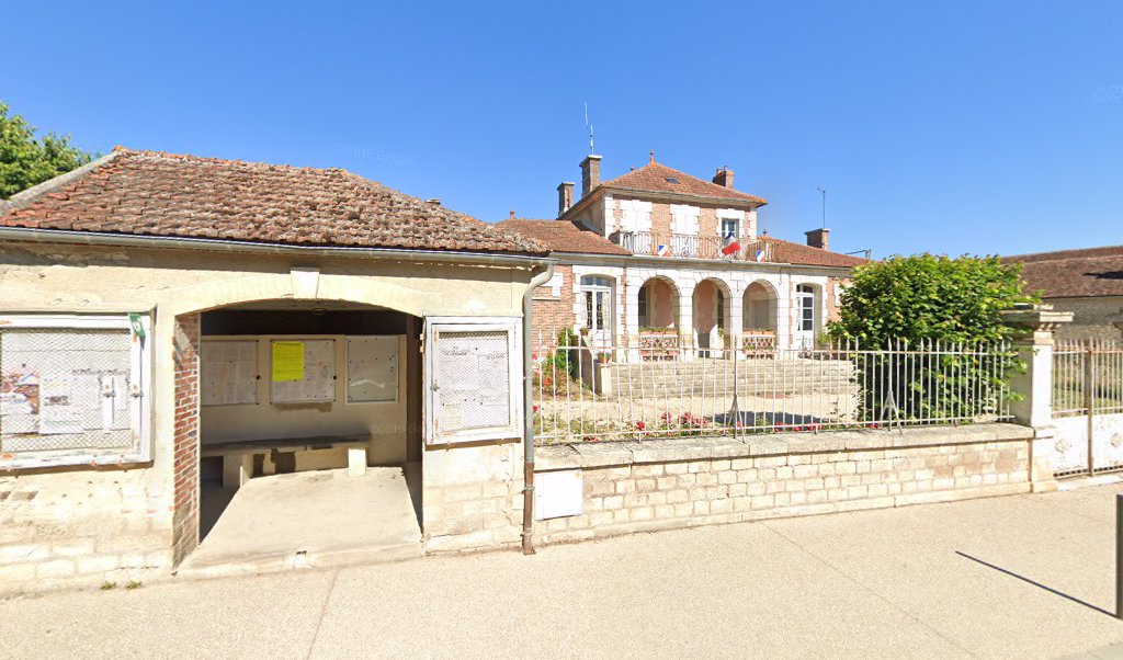 Retrouvez toutes les informations de contacts et horaires d&rsquo;ouverture pour La Poste Agence Communale VALRAVILLON Mairie situé à Valravillon dans le département Yonne (89). Pour effectuer envoyer vos colis (colissimo, chronopost, suivi colis), une gestion bancaire (banque postal, French Bank), [&hellip;]