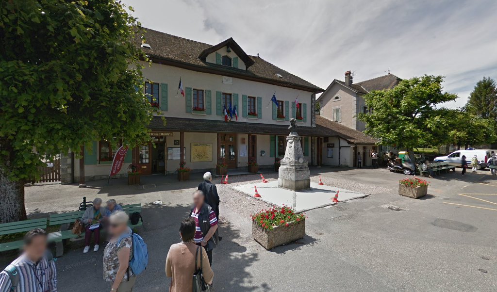 Retrouvez toutes les informations de contacts et horaires d&rsquo;ouverture pour La Poste Agence Communale YVOIRE Mairie situé à Yvoire dans le département Haute-Savoie (74). Pour effectuer envoyer vos colis (colissimo, chronopost, suivi colis), une gestion bancaire (banque postal, French Bank), [&hellip;]