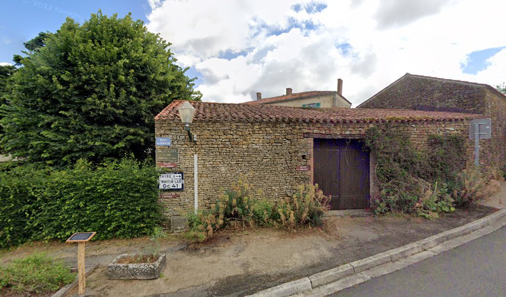 Retrouvez toutes les informations de contacts et horaires d&rsquo;ouverture pour La Poste Agence Communale ST JUIRE CHAMPGILLON Mairie situé à St juire champgillon dans le département Vendée (85). Pour effectuer envoyer vos colis (colissimo, chronopost, suivi colis), une gestion bancaire [&hellip;]