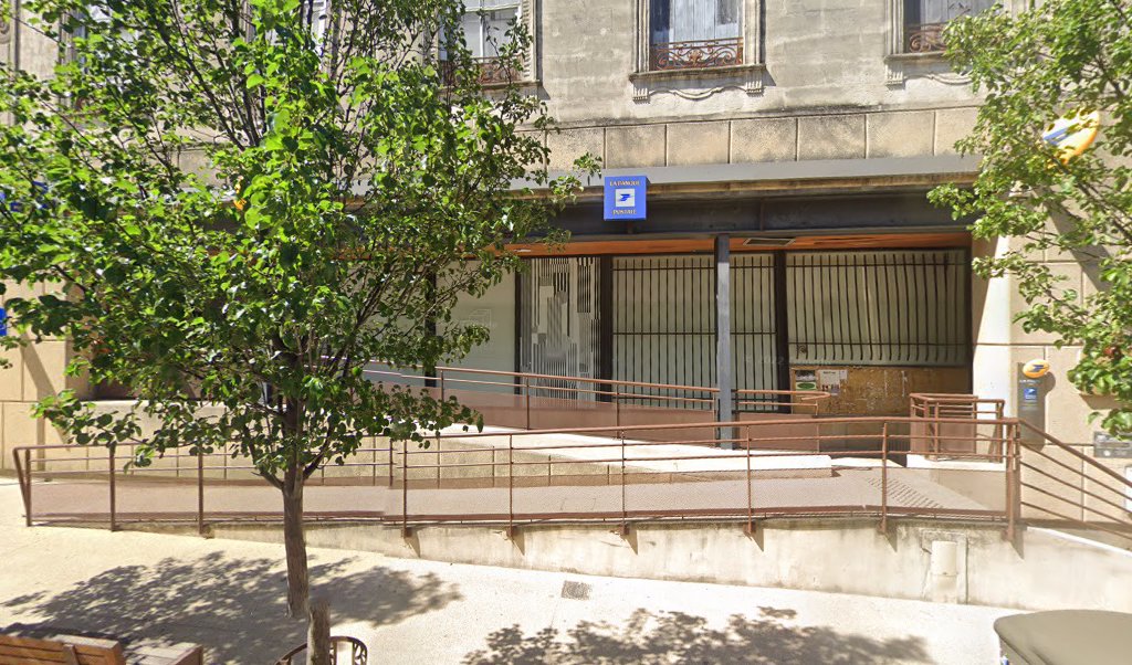 Retrouvez toutes les informations de contacts et horaires d&rsquo;ouverture pour La Poste VAUVERT situé à Vauvert dans le département Gard (30). Pour effectuer envoyer vos colis (colissimo, chronopost, suivi colis), une gestion bancaire (banque postal, French Bank), votre courrier (suivi [&hellip;]