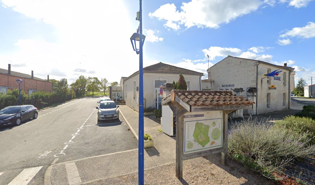 Retrouvez toutes les informations de contacts et horaires d&rsquo;ouverture pour La Poste Agence Communale FORGES Mairie situé à Forges dans le département Charente-Maritime (17). Pour effectuer envoyer vos colis (colissimo, chronopost, suivi colis), une gestion bancaire (banque postal, French Bank), [&hellip;]