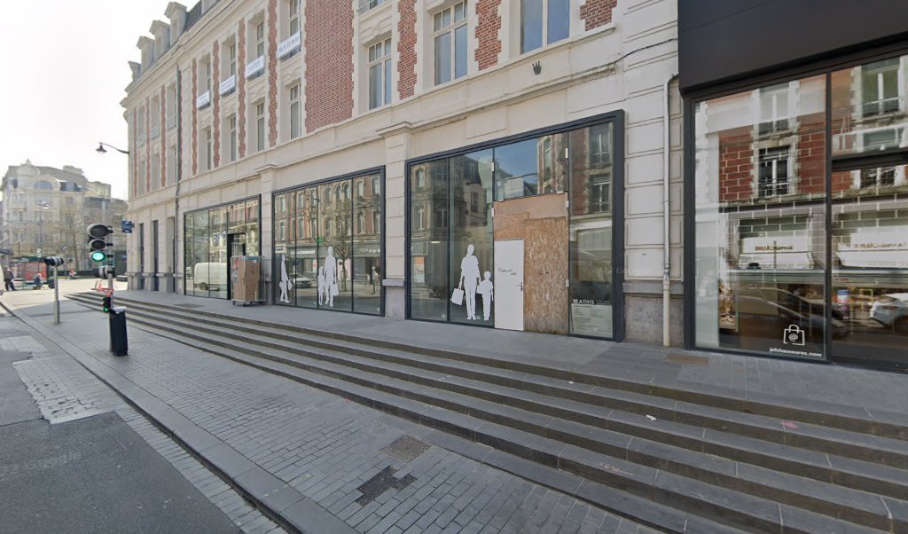 Retrouvez toutes les informations de contacts et horaires d&rsquo;ouverture pour La Poste ARRAS COEUR DE VILLE situé à Arras dans le département Pas-de-Calais (62). Pour effectuer envoyer vos colis (colissimo, chronopost, suivi colis), une gestion bancaire (banque postal, French Bank), [&hellip;]