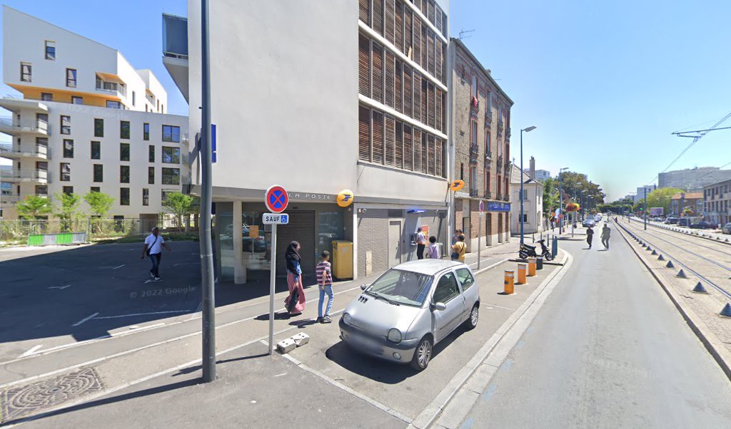 Retrouvez toutes les informations de contacts et horaires d&rsquo;ouverture pour La Poste BOBIGNY JAURES situé à Bobigny dans le département Seine-Saint-Denis (93). Pour effectuer envoyer vos colis (colissimo, chronopost, suivi colis), une gestion bancaire (banque postal, French Bank), votre courrier [&hellip;]