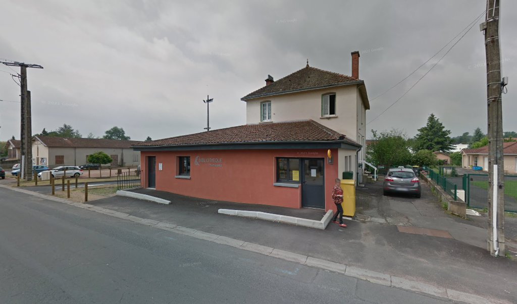 Retrouvez toutes les informations de contacts et horaires d&rsquo;ouverture pour La Poste Agence Communale PESCHADOIRES Mairie situé à Peschadoires dans le département Puy-de-Dôme (63). Pour effectuer envoyer vos colis (colissimo, chronopost, suivi colis), une gestion bancaire (banque postal, French Bank), [&hellip;]
